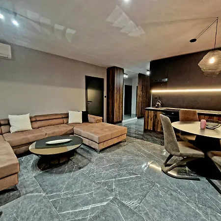 아파트 Apartman Reddog 코시체